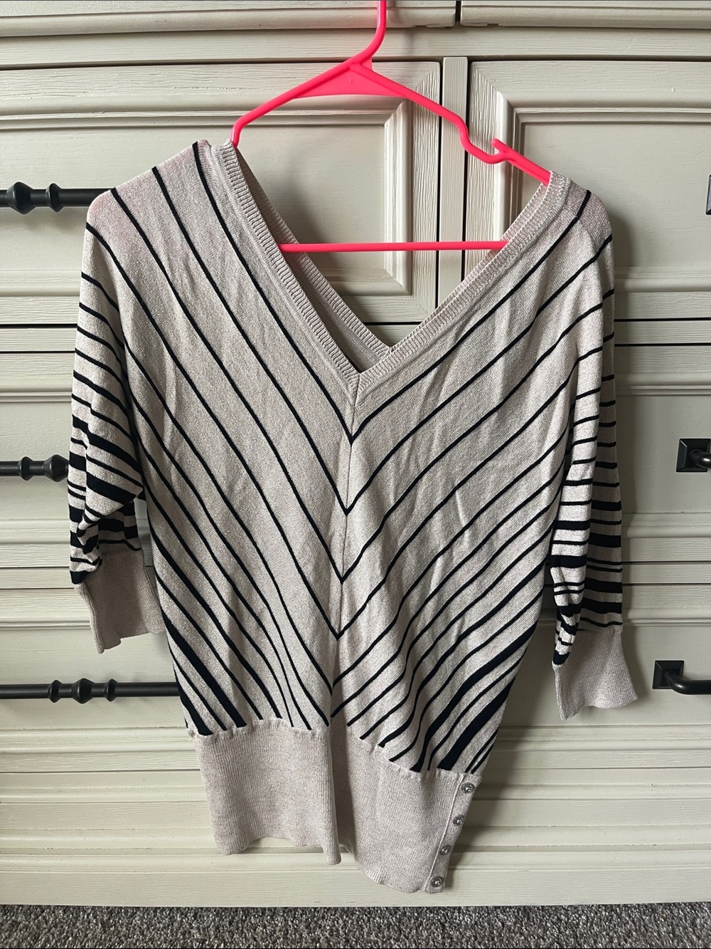 Shimmery v-neck sweater with 3/4 sleeves